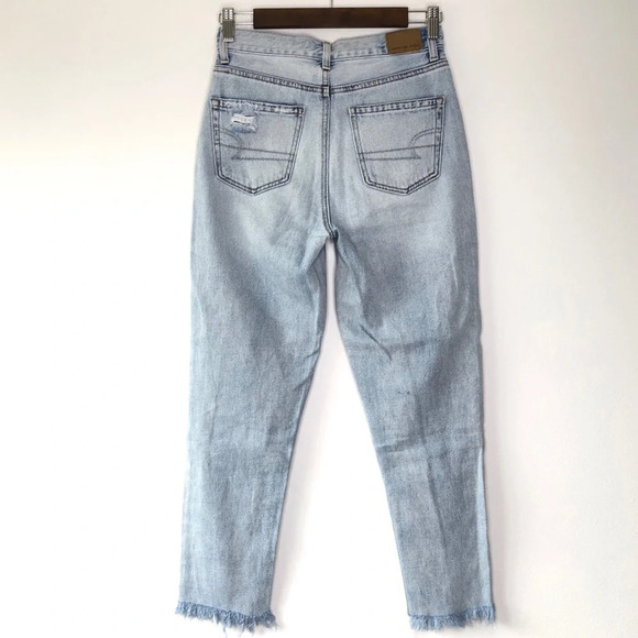 American Eagle Light Wash Raw Frayed Hem Mom Jean Size 00 - Picture 8 of 10